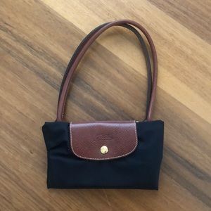 Medium zip top foldable tote bag.